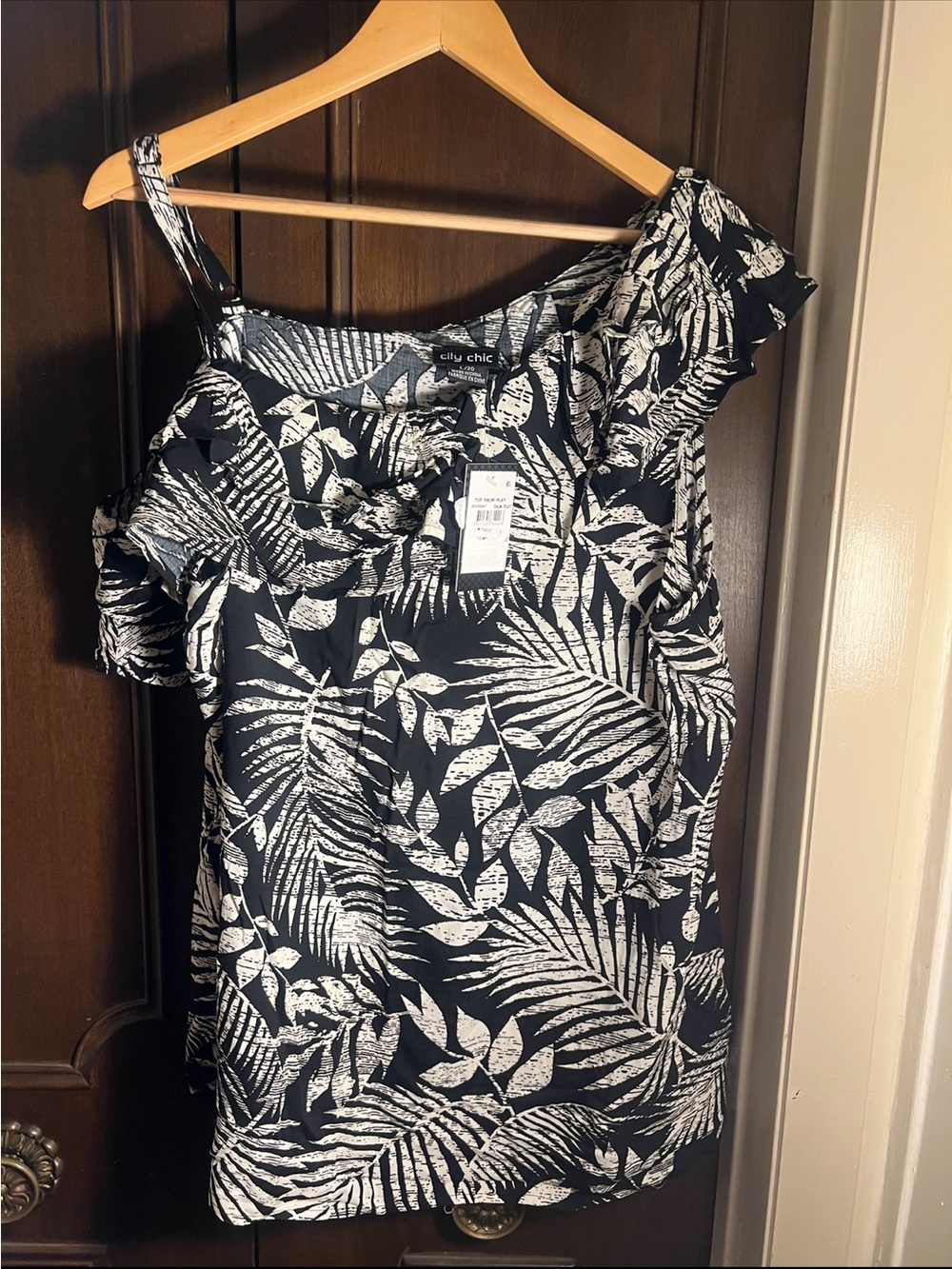 City Chic Black & White Tropical Print One-Shoulder Top